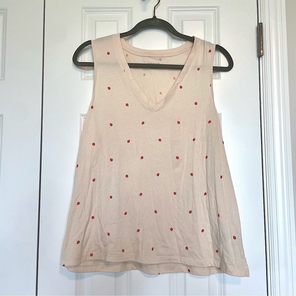 3️⃣ for $10!!! NWT Old Navy Strawberry Tank